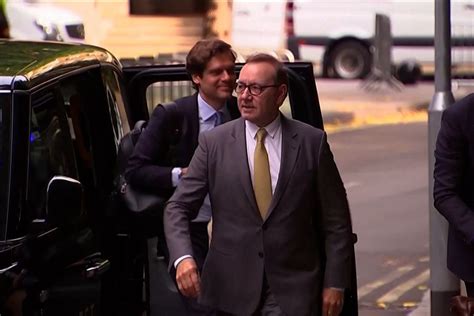 Inicia juicio contra Kevin Spacey en Londres por 12 cargos de agresión