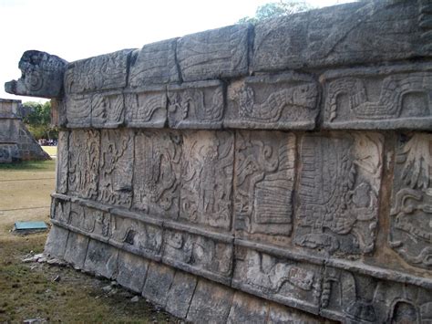 Chichen Itza Plataforma De Los Cr Neos Chichen Itza Chi Flickr