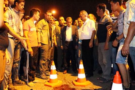 1 Adıyaman da Ölümlü Kaza Sonrası Mahalleli Yolu Trafiğe Kapattı