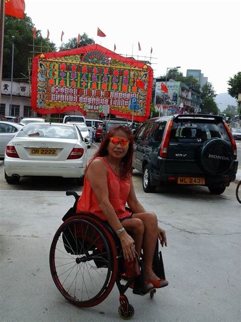 Épinglé par Cait Ruth Lawrence sur Wheelchair Fashion