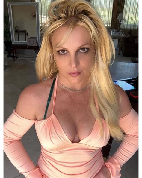 Hot And Horny Britney Spears Showing Off Big Tits And Cleavage On