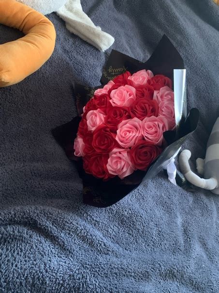 Розы из атласной ленты 29 прекрасных роз 2025 | Букеты из атласной ...