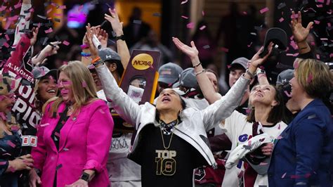 Dawn Staley South Carolina Achieve Perfection Against Iowa Yardbarker