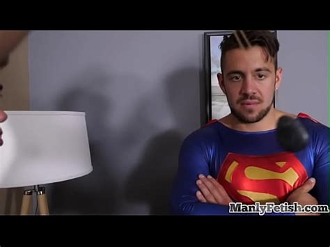 Cosplayer desgarrado se folla a pelo mientras se masturba en una pareja erótica XVIDEOS