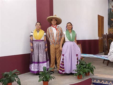 Conoce Los Elementos Tradicionales De Las Chinas Y Charros De Atlixco