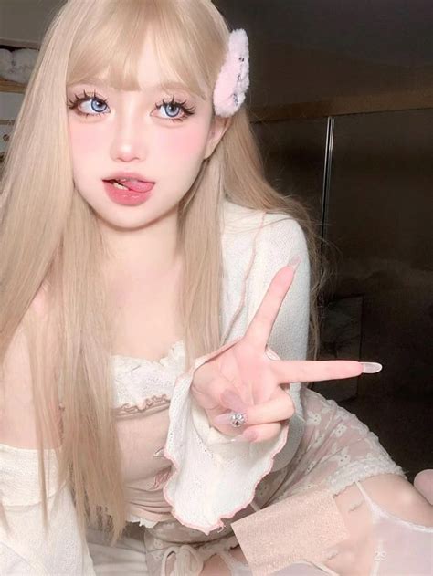 Women S Synthetic Hair Wig Inch Long Straight Hair Platinum Blonde Color With Air Bangs