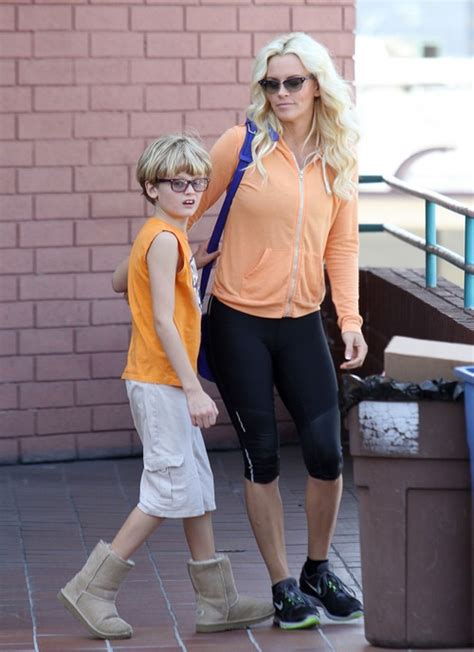 Jenny McCarthy's Son Reports Mom for Texting & Driving | Celeb Baby Laundry