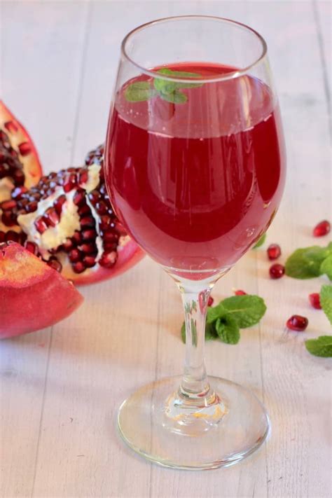 How To Make Homemade Pomegranate Juice Ministry Of Curry