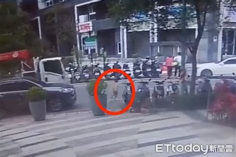 板橋5歲男童衝出馬路找爸媽 遭貨車擦撞倒地！超驚悚影片曝 Ettoday社會新聞 Ettoday新聞雲