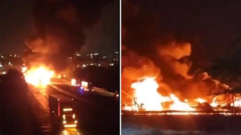 Autopista México Querétaro Tras Fuerte Incendio Provocado Por Choque