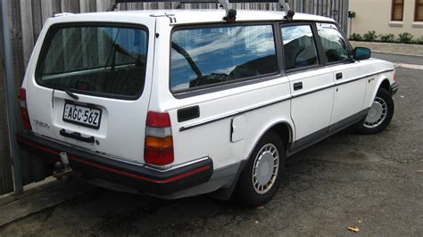 Aussie Old Parked Cars 1989 Volvo 240 GL Wagon