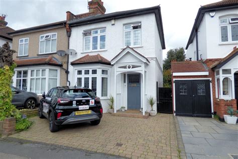 Howard Road Upminster Rm14 3 Bed Semi Detached House For Sale £650 000