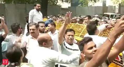 Delhi Cm House Row Bjp Holds Protest Over Rs 45 Cr Renovation Of