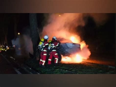 Lelaki Rentung Kereta Dipandu Terbakar Selepas Langgar Pokok The