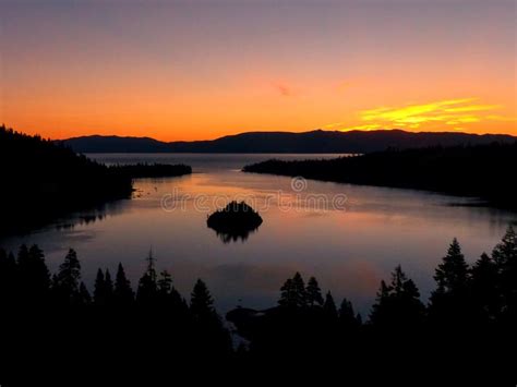 Wschód Słońca Nad Szmaragd Zatoką Przy Jeziornym Tahoe Kalifornia Usa