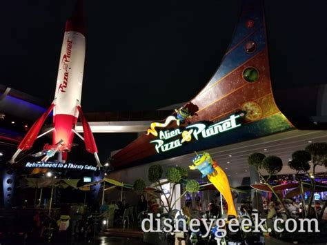 Pizza Planet Aliens have lights since the last time I noticed - The Geek's Blog @ disneygeek.com