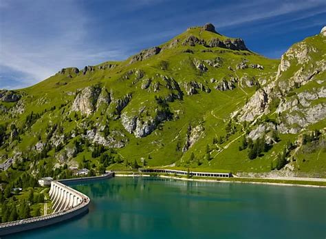 Un Anello Di Trekking Ai Piedi Della Marmolada Alla Scoperta Di Un Lago