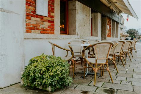Charming Outdoor Cafe Seating with Brick WallFree Stock Photo