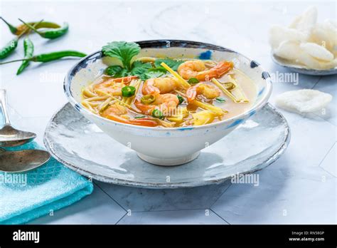 Tom Yum Hot And Sour Thai Soup With Prawns Stock Photo Alamy