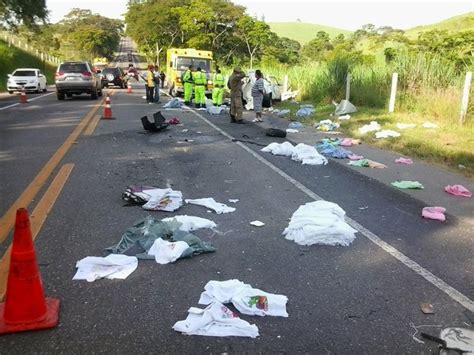 G1 Ônibus E Carro Colidem E Um Homem Morre Na Br 101 Em Campos Rj