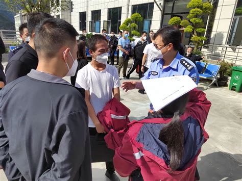 疫情当前 警察不退 百里驰援同袍战疫 守望相助共克时艰——观山湖分局副局长曹武率40名精干警力澎湃号·政务澎湃新闻 The Paper