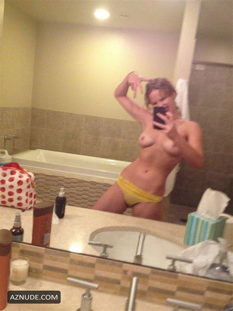 Jennifer Lawrence Naked In Bathroom AZNude