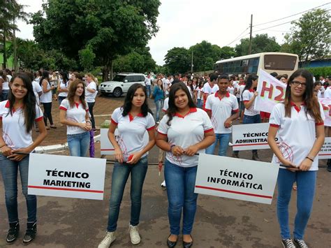 Ricardo Ribeiro Secco ETEC Professora Nair Luccas Ribeiro No Desfile