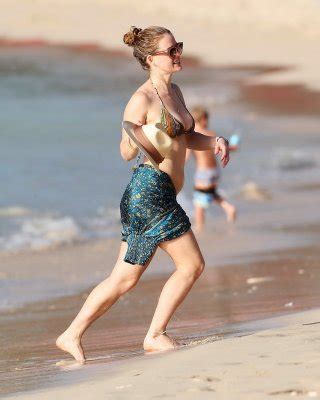 Alice Eve Busty Wearing Skimpy Colorful Bikini At The Beach In Barbados Porn Pictures XXX