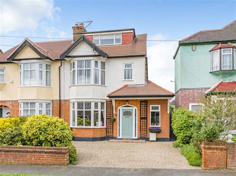 4 Bed Semi Detached House For Sale In Erroll Road Gidea Park Romford