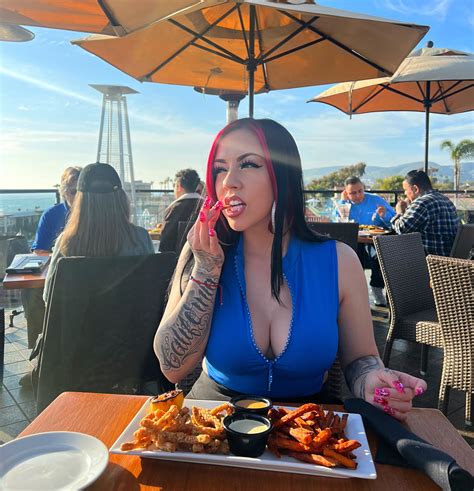 Tw Pornstars 3 Pic Salice Rose Twitter Lunch Time 😋🍗 10 55 Pm