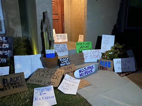 BLM and Venice Locals Leave message for CM Traci Park at her doorstep