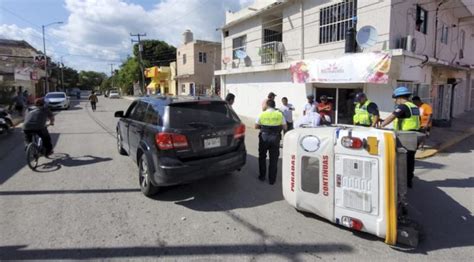 Mototaxi Se Vuelca Luego De Ser Impactado Por Una Camioneta