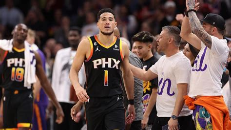 Nba I Risultati Della Notte Booker Domina E Guida La Clamorosa