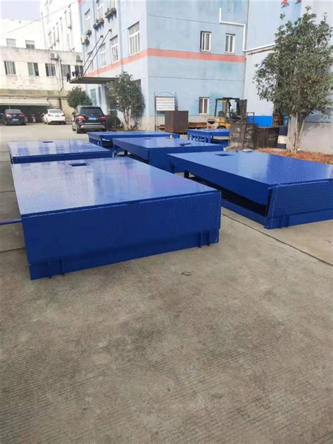 Truck Hydraulic Loading Dock Levelers 8 Ton With Hinged 400mm Dock Lip