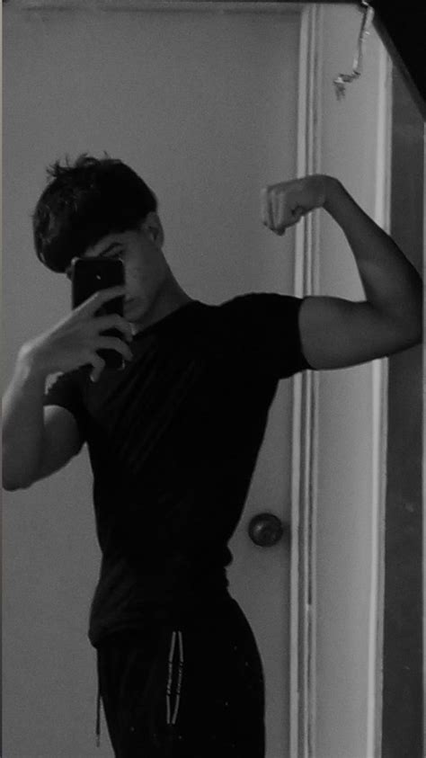 Pin By Joseph Ronceros On Fav In Hot Emo Guys Gym Men Men S Muscle