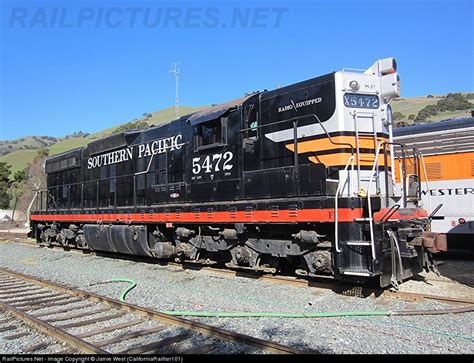 Southern Pacific SD9 #5472 sits parked in Brightside Yard. | Union ...