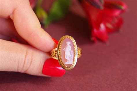 Agate Cameo Ring Maison Mohs