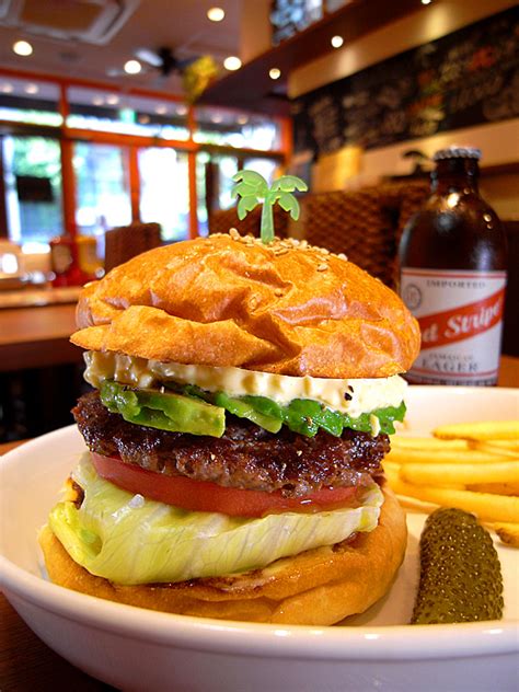 Island Burgers 四谷三丁目 のタルタル・アボカドバーガー ハンバーガーストリート （ブログ版）