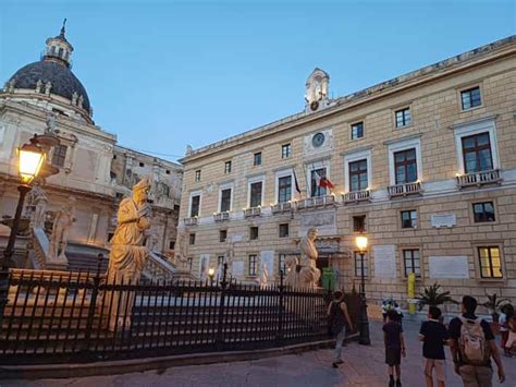 Palermo Markeder Og Monumenter I Byens Centrum P En Vandretur