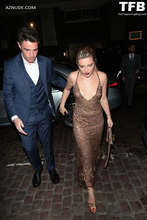 Florence Pugh Flashes Her Tits While Attending The Fashion Awards After Party In London AZNude