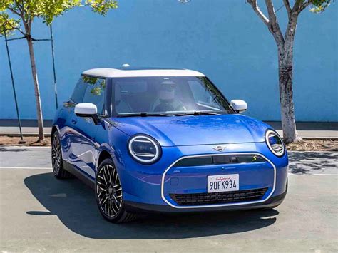 2024 Mini Cooper Electric Revealed, Cleaner Look Divides Purists | Man of Many