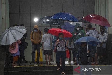 Jumat Hujan Ringan Guyur Jakbar Jaksel Dan Jaktim Pada Siang Hari