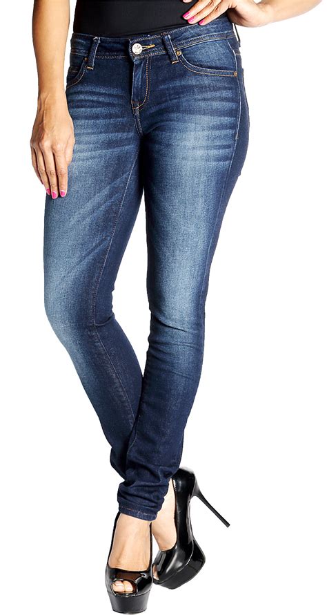 LEE INTRODUCES STRETCH DELUXE