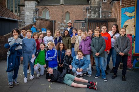 Schoolklas Petrus Canisius Op Safari In De Binnenstad Met Boswachter Tim