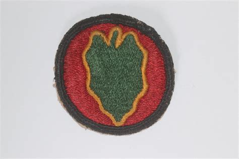 ORIGINAL WW2 US ARMY 24th INFANTRY DIVISION CLOTH SHOULDER PATCH USED