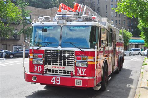 Fdny Ladder 49 2011 Ferrara 100 Rear Mount Aerial Fl11012