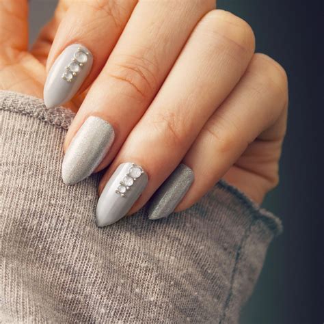 Grey Crystal Nails Nail Art Tutorial A Very Easy Nail Tutorial Wich