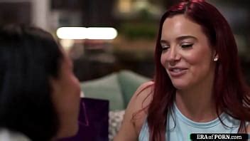 EraOfPorn Milf Latina Se Folla A Su Esposa Con Un Juguete Con Correa XVIDEOS