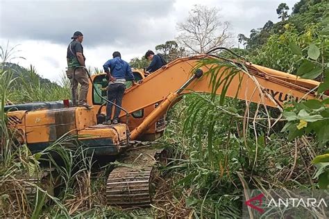 Polisi Razia Tambang Emas Ilegal Di Pasaman Barat Dua Alat Berat