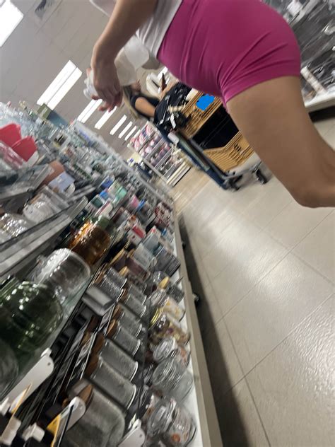 Latina In Nice Pink Tight Shorts Great Legs And Feet OC Short Shorts Volleyball Forum